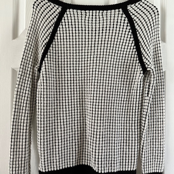 a.n.a. Black and White Hi-Lo Checkered Long Sleeve Women's Top Size M EUC - Picture 5 of 10